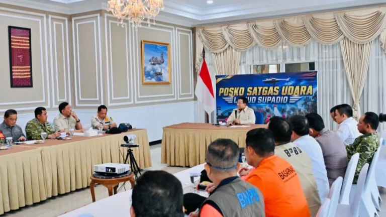 6a896d3884274-presiden-ri-prabowo-subianto-memimpin-rapat-penanganan-karhutla-di-kalimantan-barat_gemini_1265_711