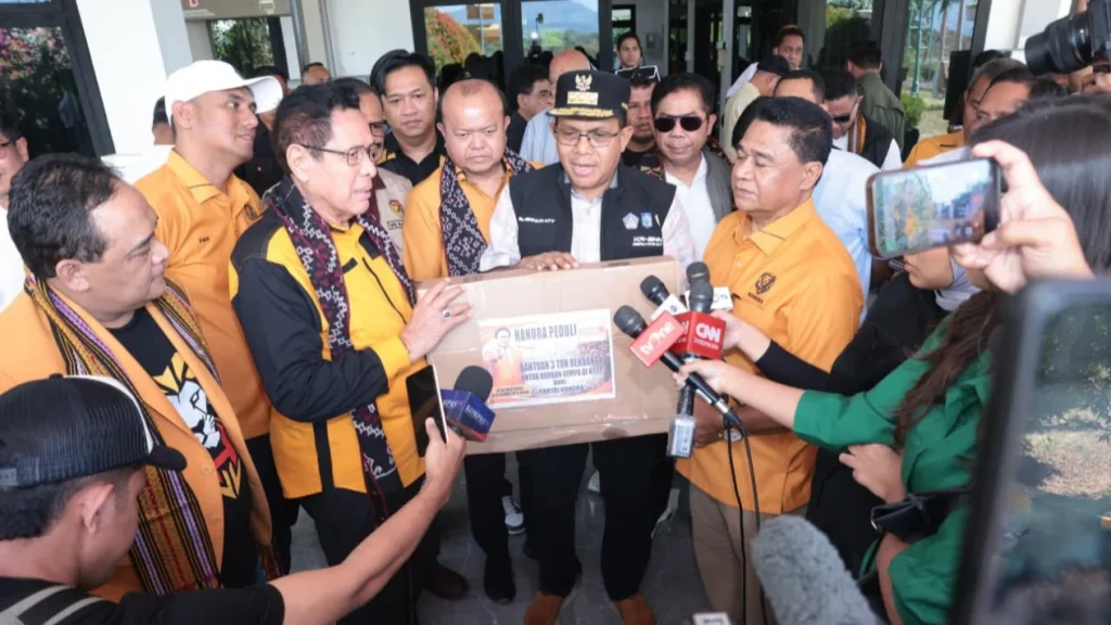 6a8af8d8136a1-gebu-minang-dan-hanura-kirim-bantuan-ke-ntt_gemini_1265_711