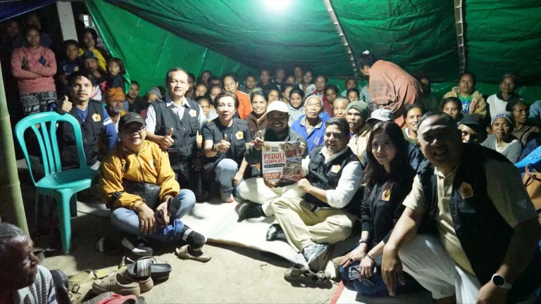 6a8cf853a15bb-ormas-mkgr-peduli-salurkan-bantuan-untuk-korban-gempa-ntt_gemini_1265_711