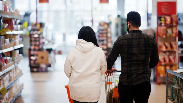 6a8ee24ab61b5-ilustrasi-belanja-di-supermarket_gemini_1265_711