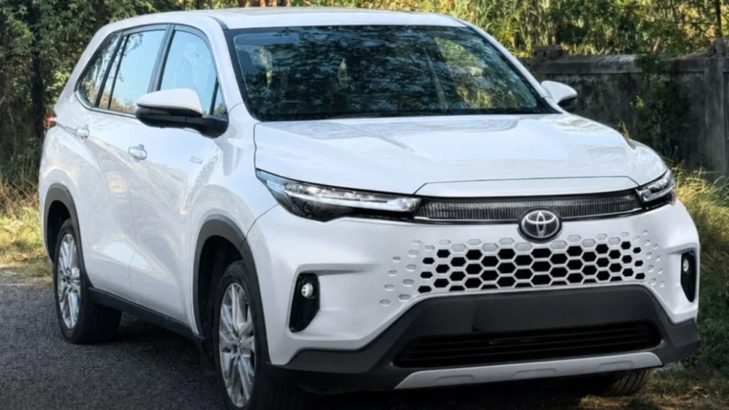 6a9173024f6a7-toyota-innova-hycross-facelift_gemini_1265_711