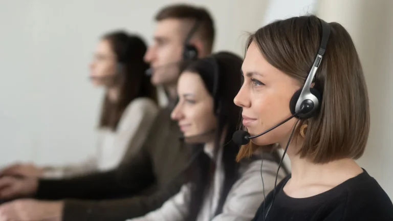 6a94776e74aad-ilustrasi-call-center_gemini_1265_711