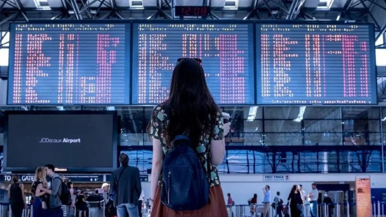 61d25fe5c9467-ilustrasi-bandara_1265_711