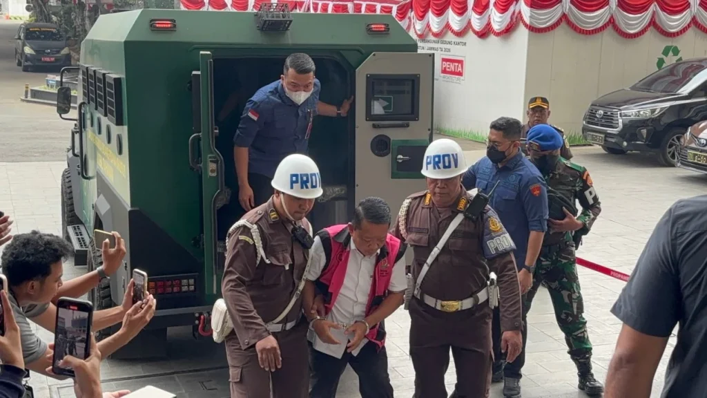 6a99a2bcb4a51-mantan-jaksa-agung-muda-tindak-pidana-khusus-jampidsus-febrie-adriansyah-tengah_gemini_1265_711