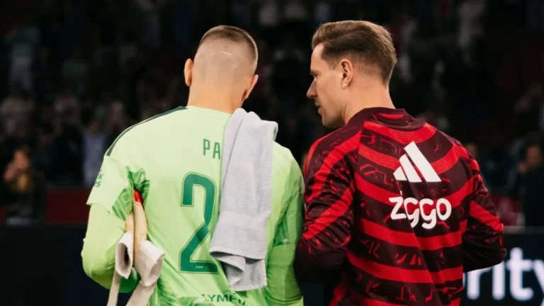 6a9d3847a8bfc-kiper-ajax-amsterdam-maarten-paes-bersama-ter-stegen_gemini_1265_711