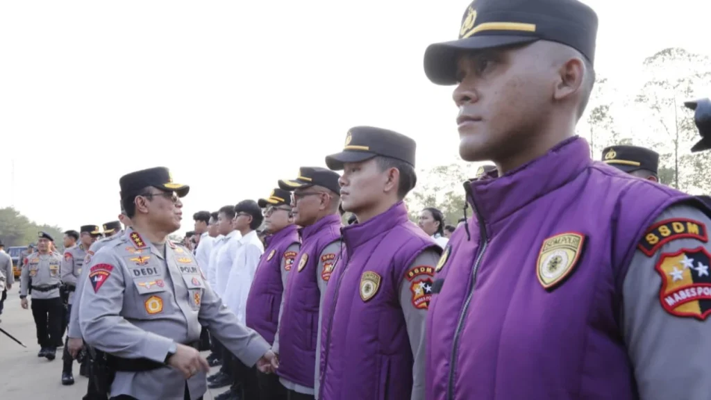 6a9eba7001029-polri-menggelar-apel-gelar-pasukan-untuk-memastikan-kesiapan-operasi-aman-nusa-i-dan-aman-nusa-ii-tahun-2026_gemini_1265_711