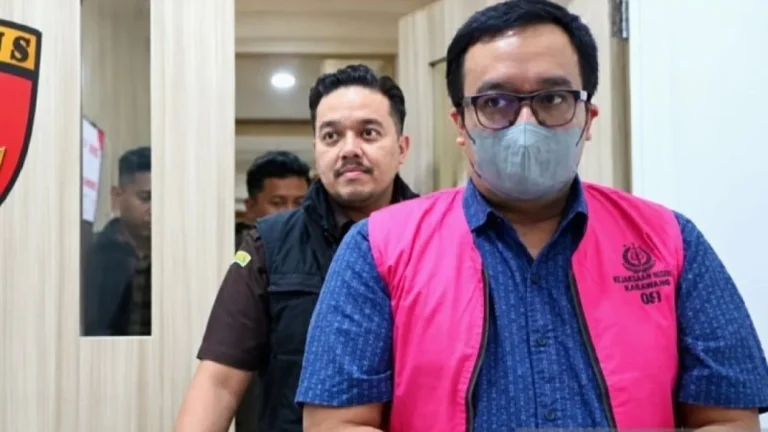 6a9f99b5e248e-penyidik-mengawal-oknum-pejabat-salah-satu-bank-himbara-yang-menjadi-tersangka-dalam-kasus-dugaan-korupsi-penyaluran-kpr_gemini_1265_711