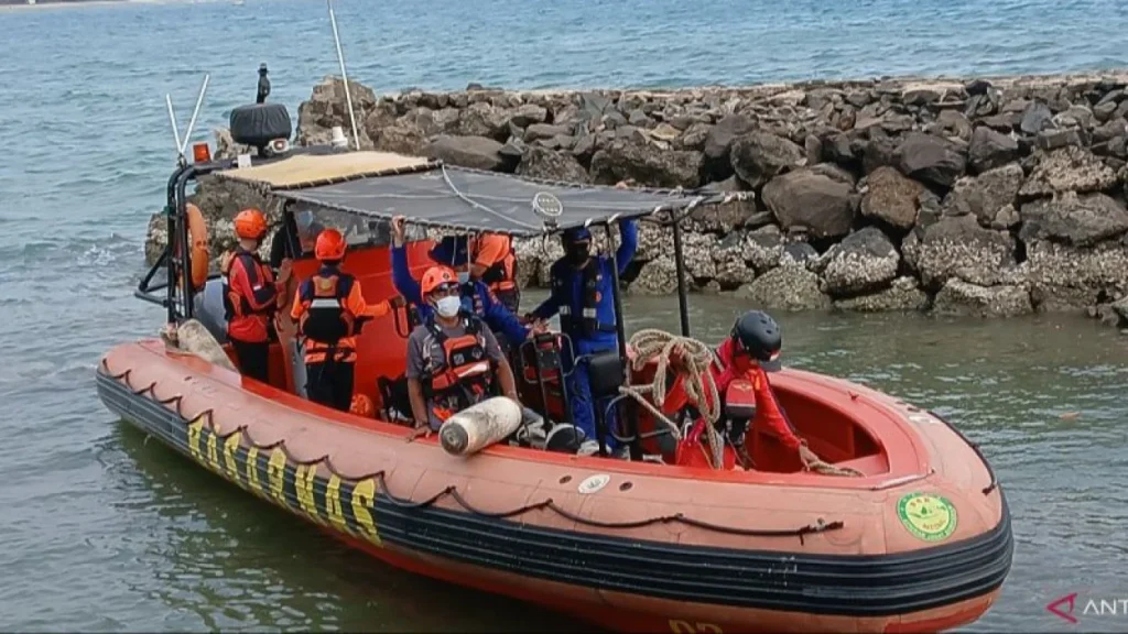 6aa21f5df1b40-tim-sar-lanjutkan-pencarian-jurnalis-di-sisi-utara-anak-krakatau_gemini_1265_711