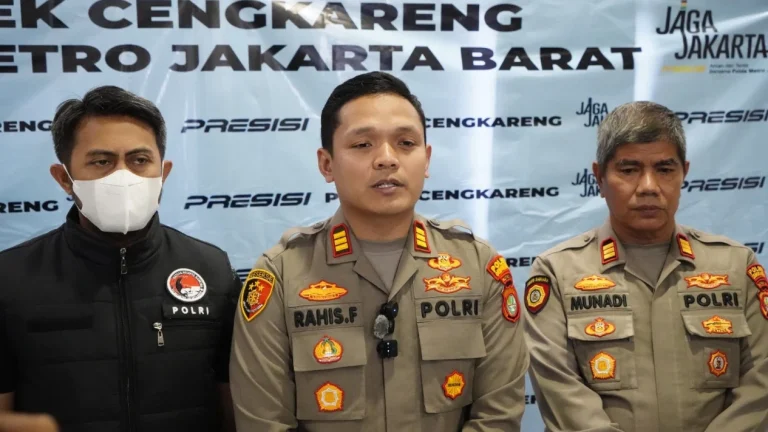 6aa2e263bf3d7-kapolsek-cengkareng-polres-metro-jakarta-barat-akp-rahis-fathlillah-tengah_gemini_1265_711
