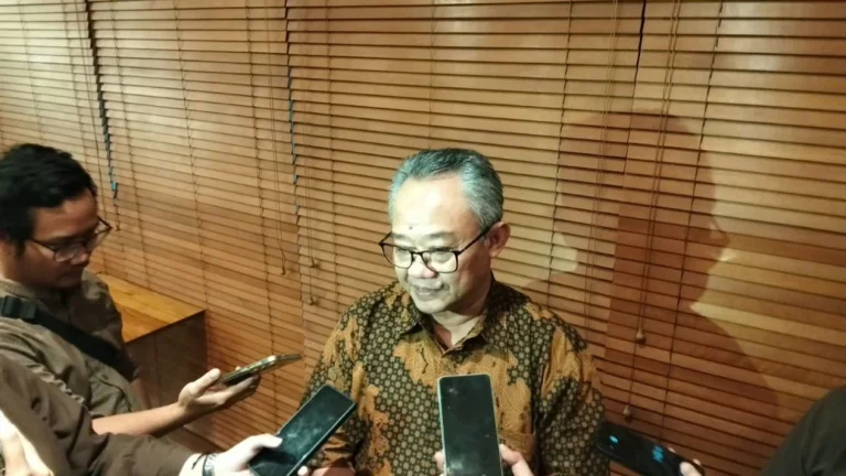 6aa42f53cecd6-menteri-pendidikan-dasar-dan-menengah-mendikdasmen-abdul-muti_gemini_1265_711