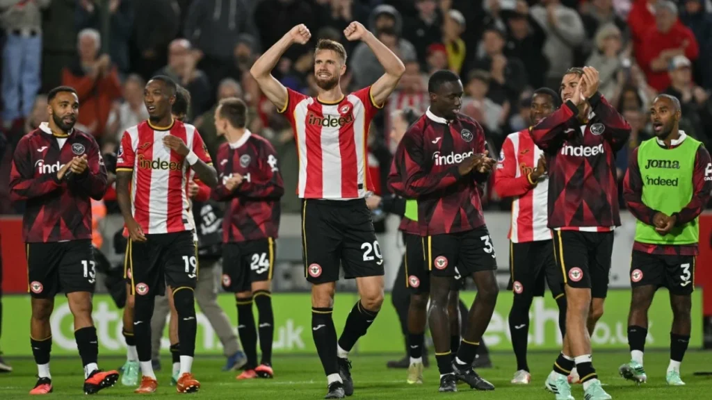6aadbc92bac52-para-pemain-brentford-merayakan-kemenangan-atas-chelsea_gemini_1265_711