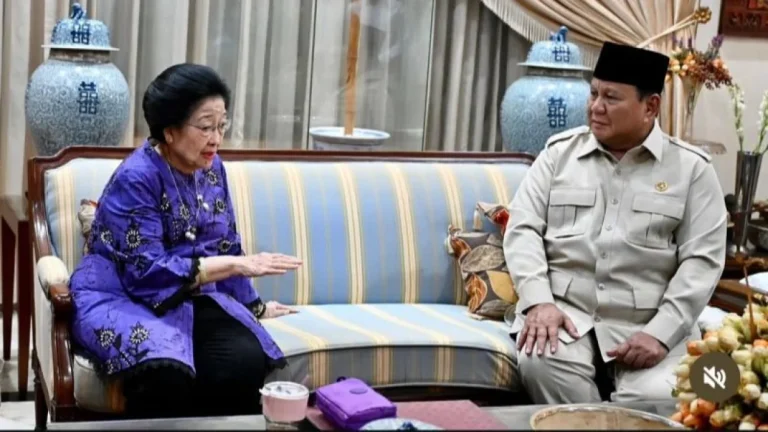 6aba7bf82f2cc-presiden-prabowo-subianto-kanan-bertakziah-ke-kediaman-presiden-ke-5-ri-megawati-soekarnoputri-kiri_gemini_1265_711