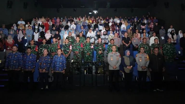 6abe7281b20df-nonton-bareng-film-jangan-buang-ibu-bersama-kapolres-metro-bekasi-kota-kombes-putu-kholis-aryana_gemini_1265_711